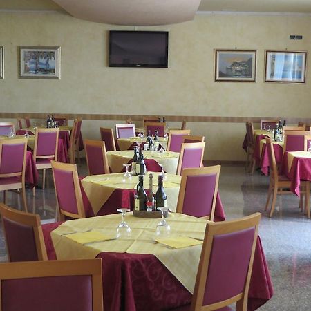 Hotel San Tomio Isola Vicentina Bagian luar foto