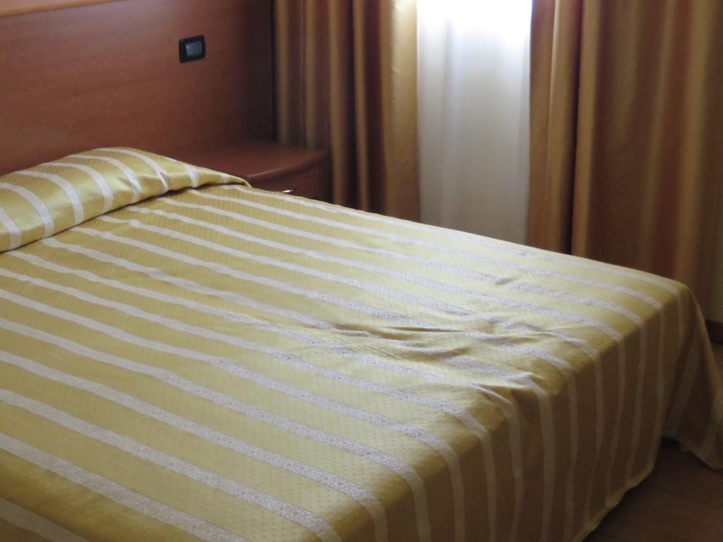 Hotel San Tomio Isola Vicentina Bagian luar foto
