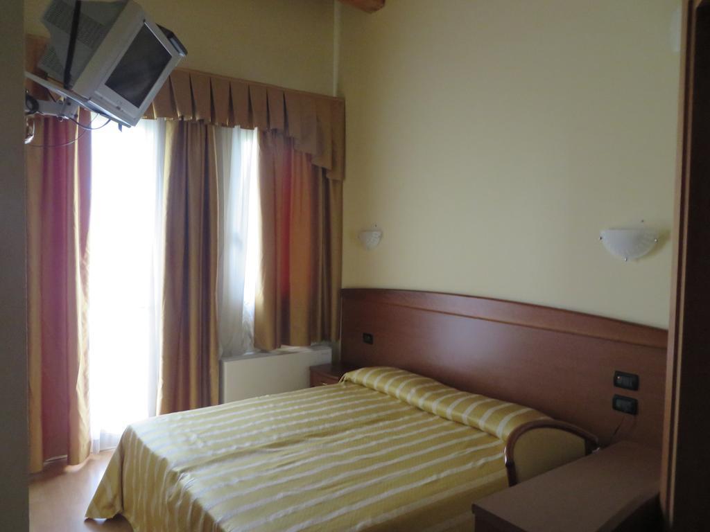 Hotel San Tomio Isola Vicentina Bagian luar foto