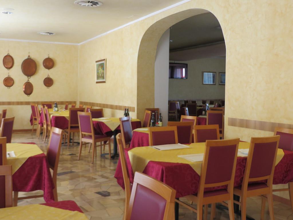 Hotel San Tomio Isola Vicentina Bagian luar foto